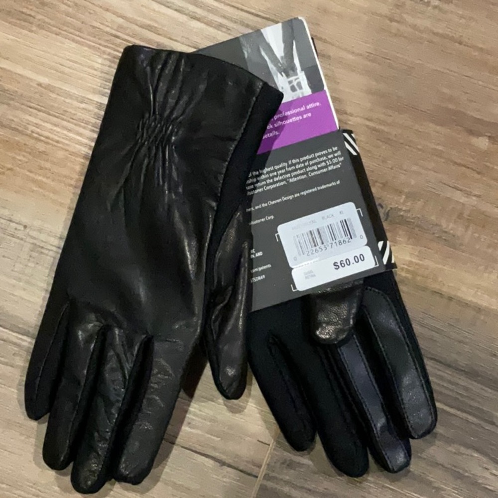 NWT Isotoner Signature Smart Touch Leather Black Gloves Women S/M